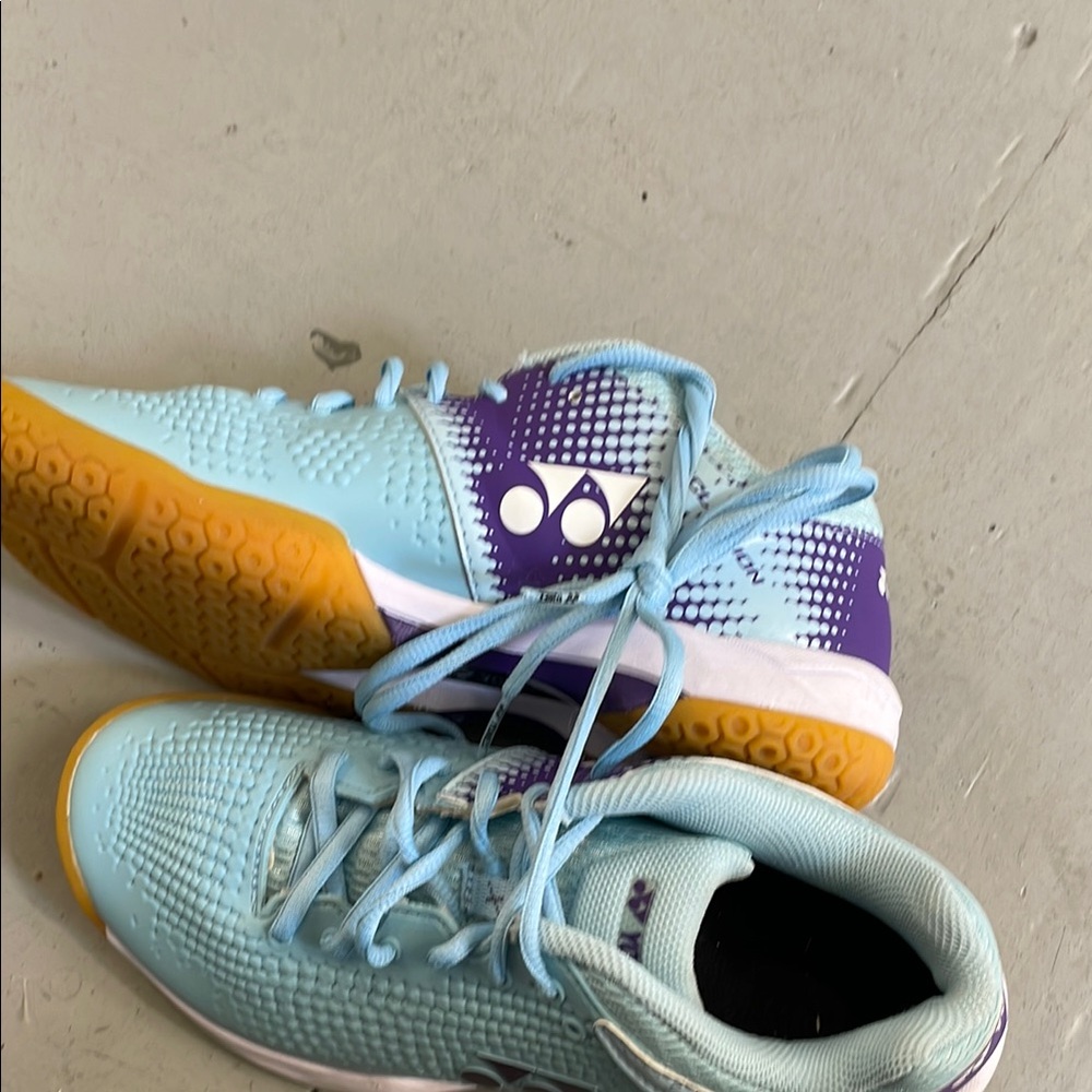 Women’s shoes size 7.5